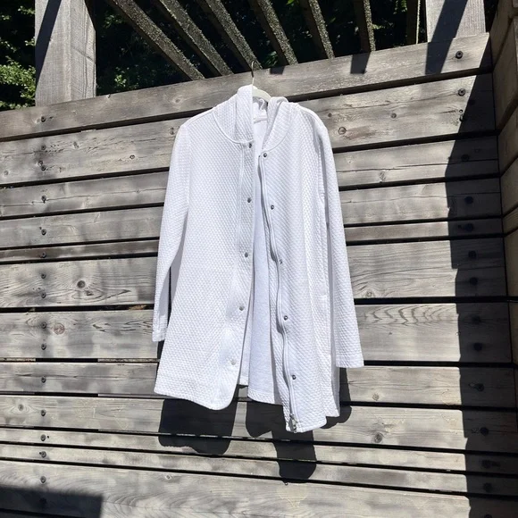 Eileen Fisher White Quilted Coat in perfect condition - Picture 4 of 5